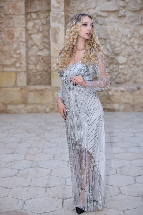 שמלה להשכרה