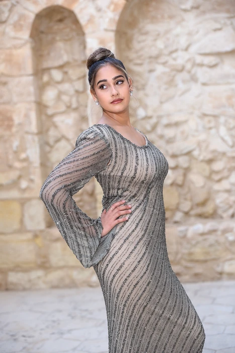 שמלה להשכרה