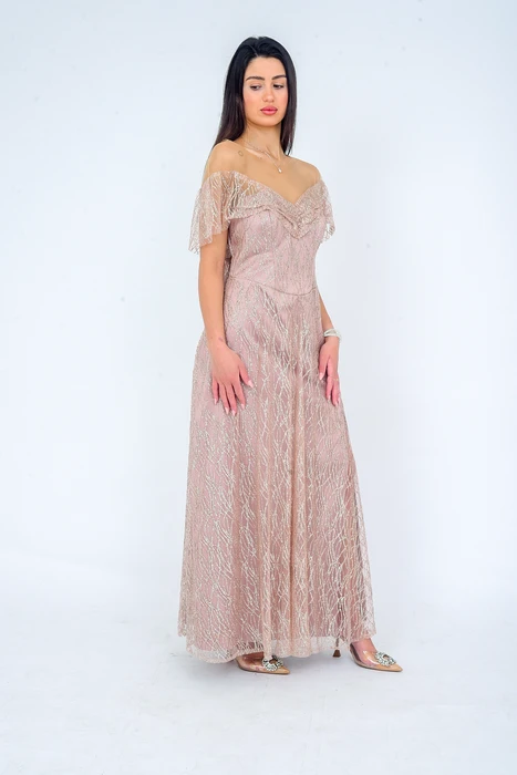 שמלה להשכרה