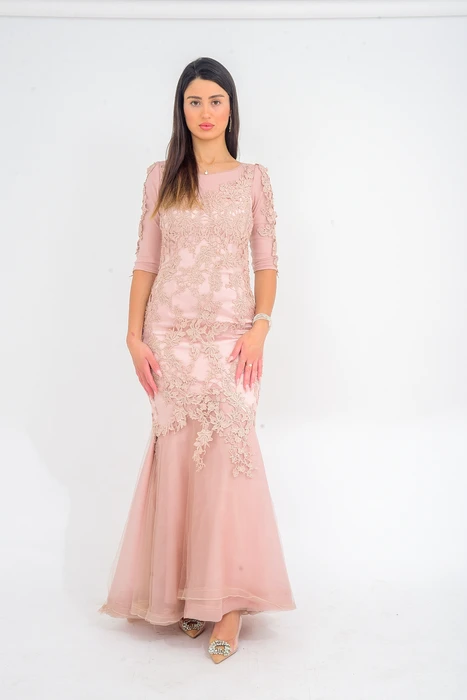 שמלה להשכרה